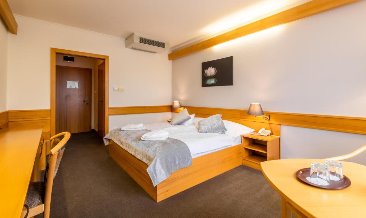 Aqua Hotel Termal Mosonmagyaróvár Eksteriør billede